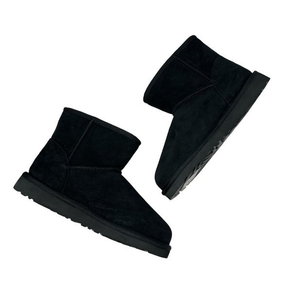 UGG Kids' Jona Boot in Black.  Sz: 3 - Picture 9 of 10